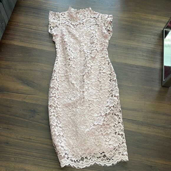 Enfocus Studio Dresses & Skirts - Enfocus Studio NWT Lace fabric with interior lining Dress.
